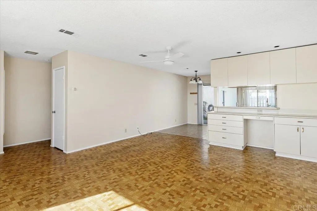 https://cdn.realtyfeed.com/cdn/127/306370987/560db8ab233712a66ee731351851b94d.webp