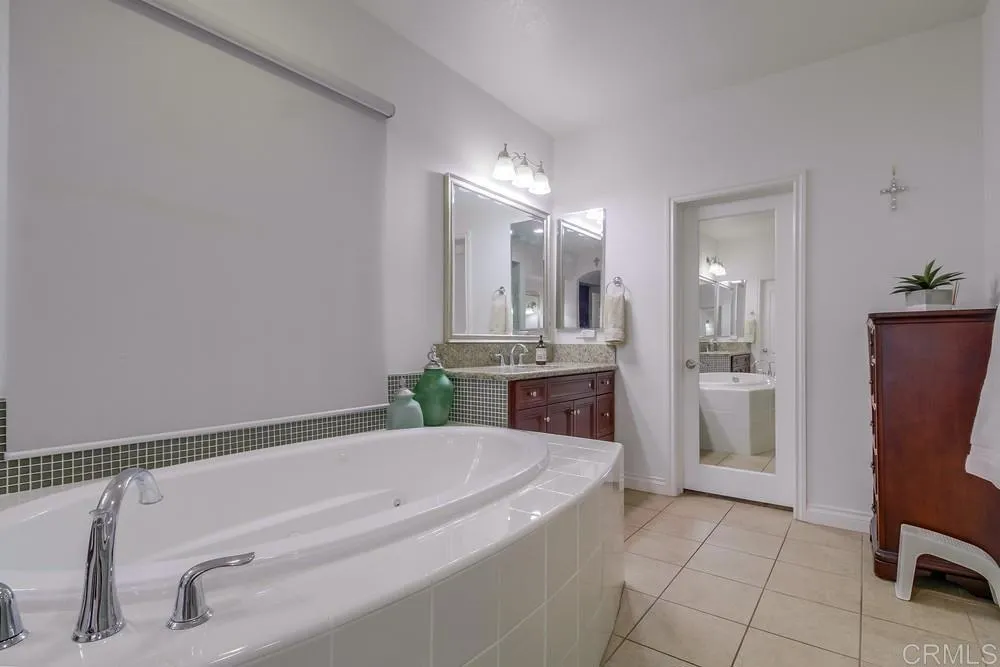 https://cdn.realtyfeed.com/cdn/127/306371247/2fadf3fcd8fbe1ef617eaef923fa67f0.webp