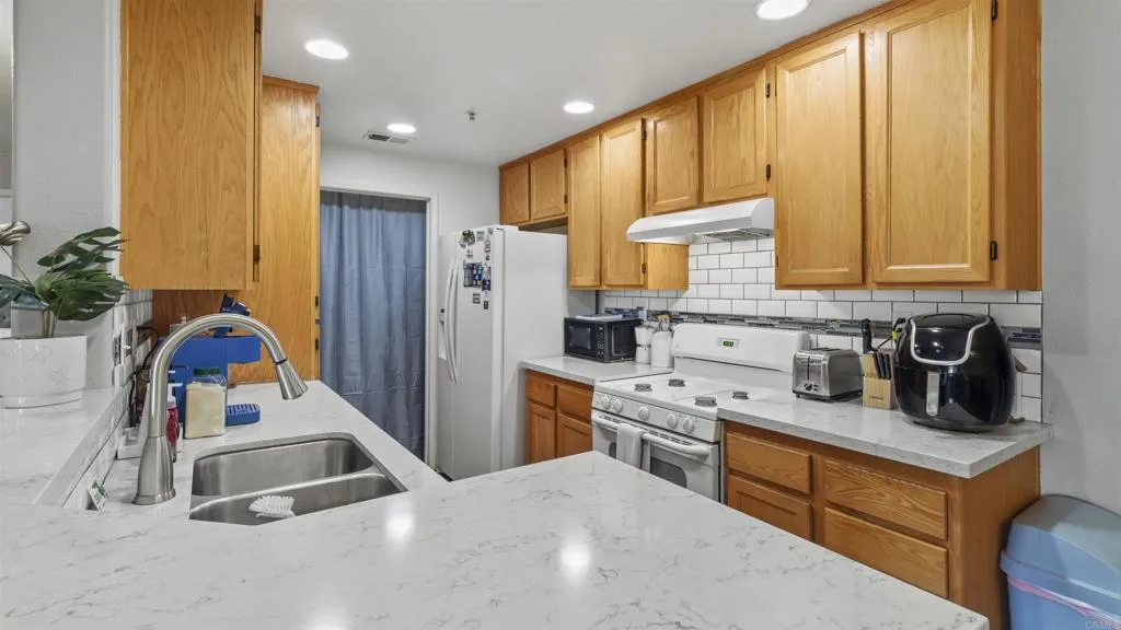 https://cdn.realtyfeed.com/cdn/127/306371385/632e4a143520a6303876a5304dbc16de.webp