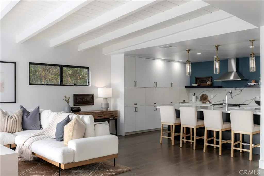 https://cdn.realtyfeed.com/cdn/127/306371718/03548593aa271656f62812fe8b7beb60.webp