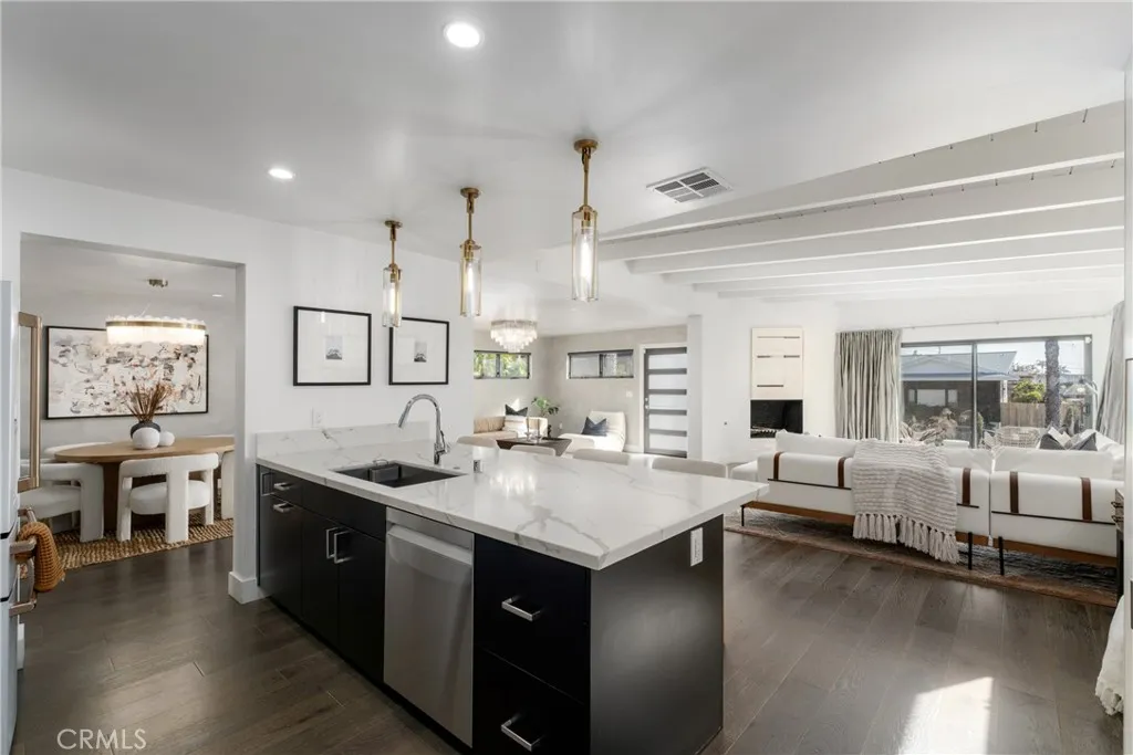 https://cdn.realtyfeed.com/cdn/127/306371718/952bce5215e99401972fd93afd8e03a0.webp