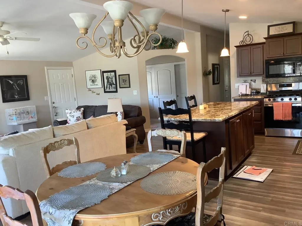 https://cdn.realtyfeed.com/cdn/127/306372198/5382cd68c4c0104e9a025f003e8f11f9.webp
