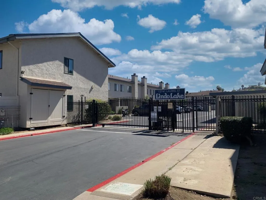 https://cdn.realtyfeed.com/cdn/127/306372309/06afe8d21f4d8305ce93aff4b82c3017.webp
