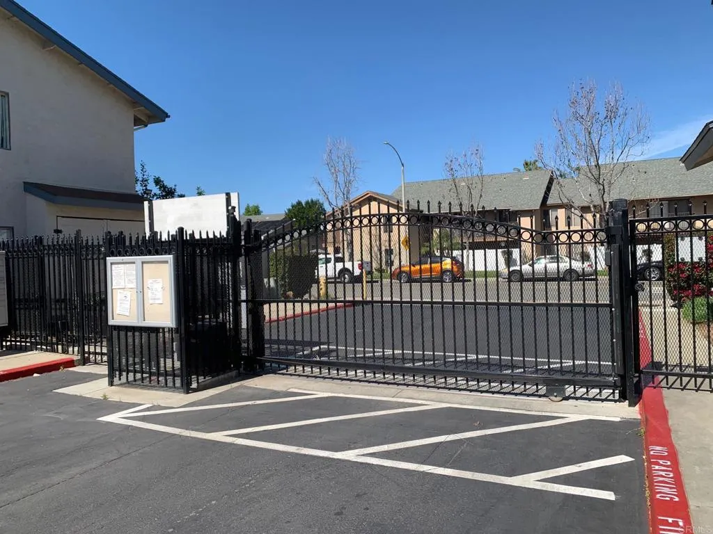 https://cdn.realtyfeed.com/cdn/127/306372309/4aecfed72b72ada585e367c6f11425a8.webp