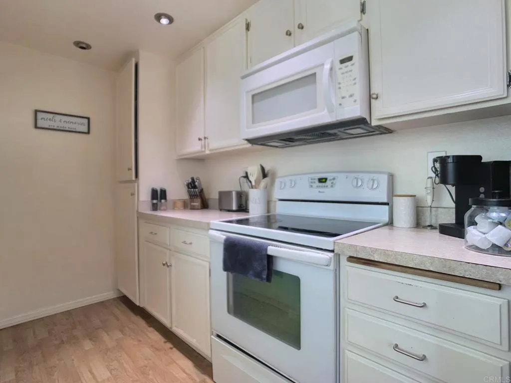https://cdn.realtyfeed.com/cdn/127/306372309/f7eeee7c4c2142916c807bcdce94857d.webp