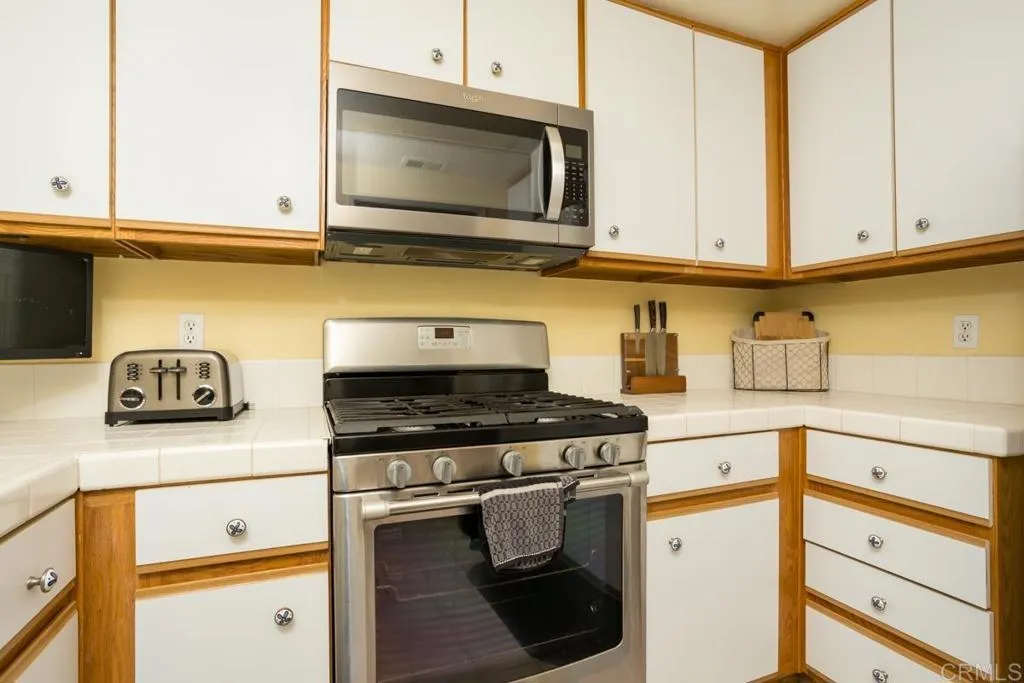 https://cdn.realtyfeed.com/cdn/127/306372662/60bd3c8503b4620d338683271bf87233.webp