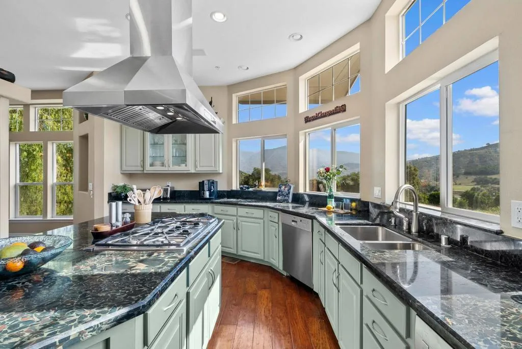 https://cdn.realtyfeed.com/cdn/127/306372717/f46b068ebbaf06d52fa0598dff181743.webp