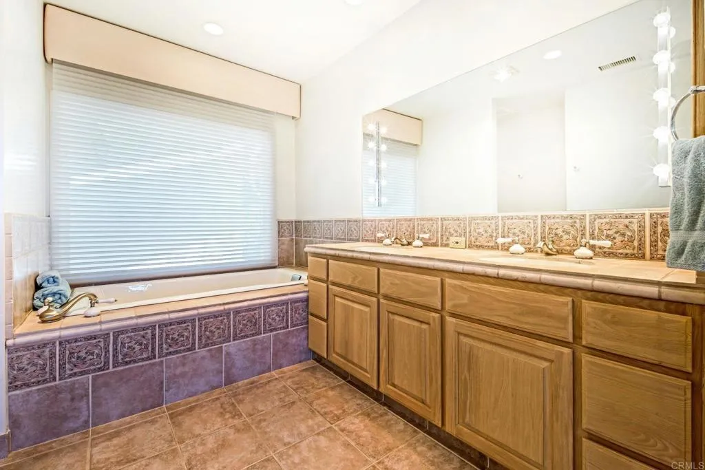 https://cdn.realtyfeed.com/cdn/127/306373771/3783cb6ac0fa3507230ba27aa243865d.webp