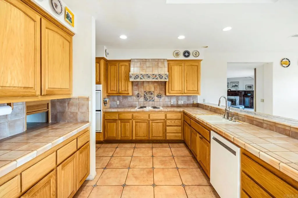 https://cdn.realtyfeed.com/cdn/127/306373771/46e74c7e30fa1680fd68195ad5e0308d.webp
