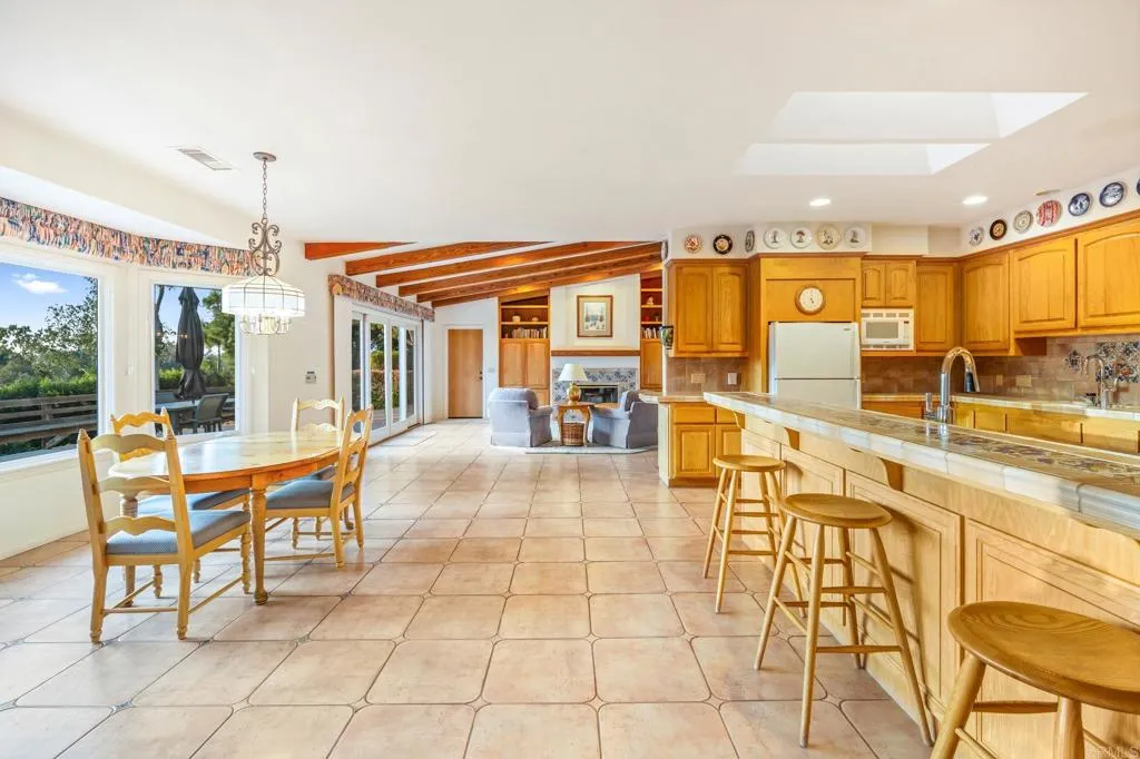 https://cdn.realtyfeed.com/cdn/127/306373771/88468333b93e7a140683d6218d8819d1.webp