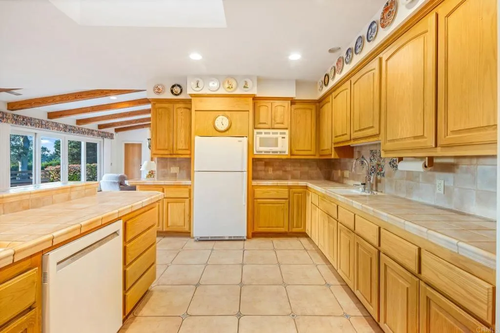 https://cdn.realtyfeed.com/cdn/127/306373771/cc0a0001d60a65db6e97593b3fc86484.webp