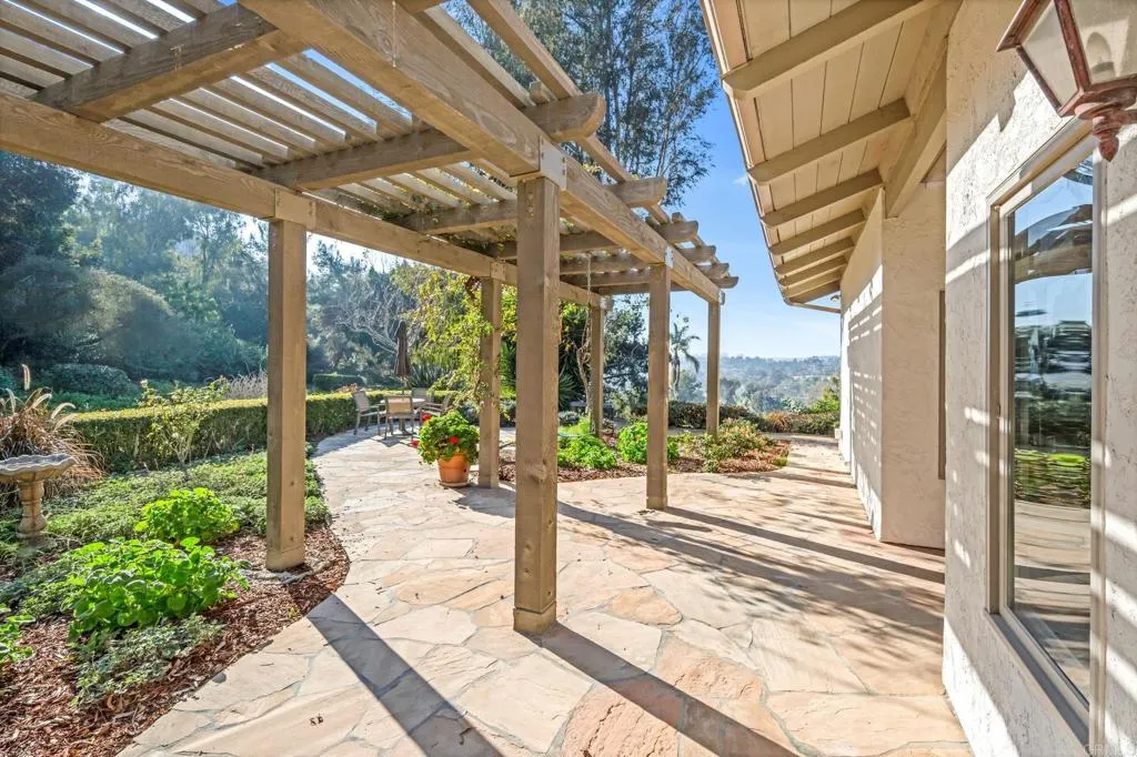 https://cdn.realtyfeed.com/cdn/127/306373771/e124e3c86be371832a27b988360ad6d0.webp