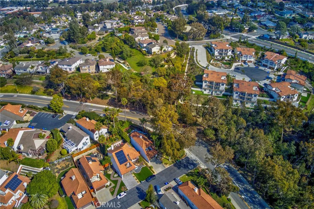 https://cdn.realtyfeed.com/cdn/127/306374249/f8330c3133d5706381638e72b97ab302.webp