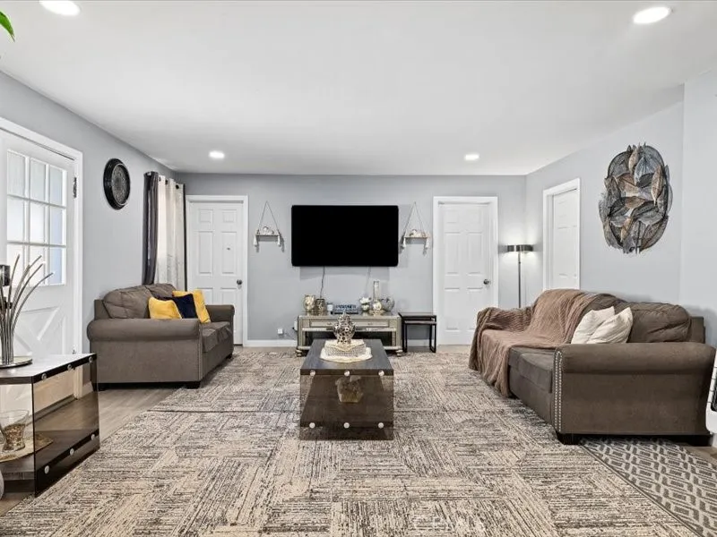https://cdn.realtyfeed.com/cdn/127/306374647/0ddb79c685c0b7d5411a7982861f078d.webp