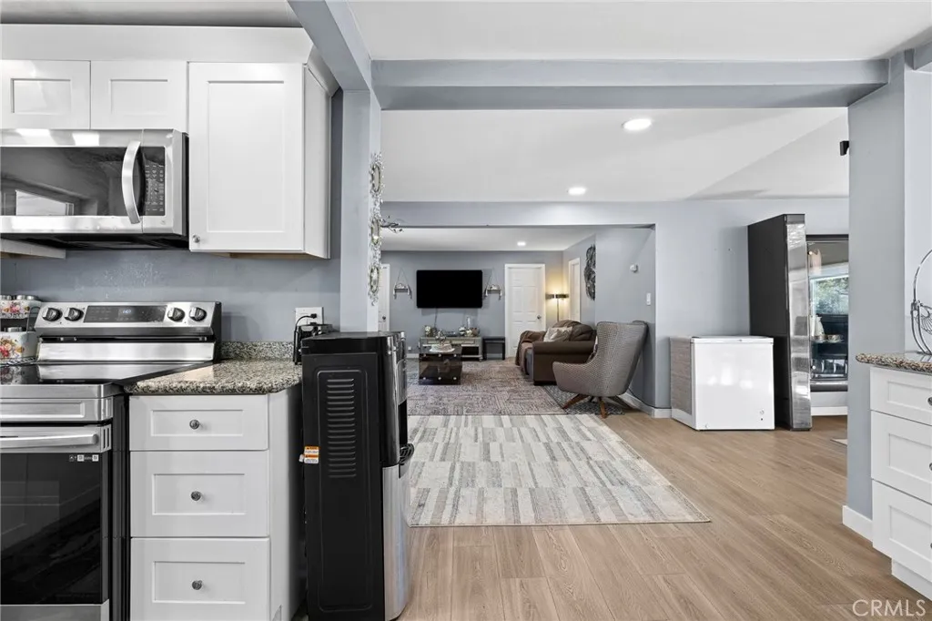 https://cdn.realtyfeed.com/cdn/127/306374647/3733397fea880e9820cec5135de29fcd.webp