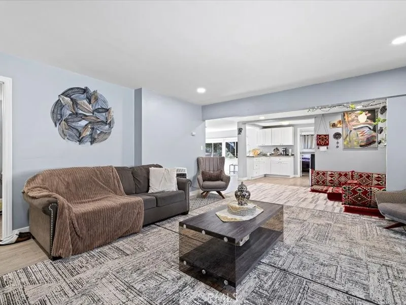https://cdn.realtyfeed.com/cdn/127/306374647/4e321be496bae143edc3ee8946aa3350.webp