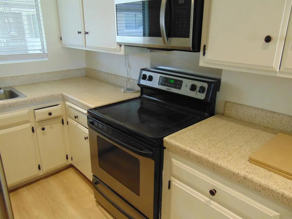 https://cdn.realtyfeed.com/cdn/127/306374657/32363398309f483cd1aea0057bdaac69.webp