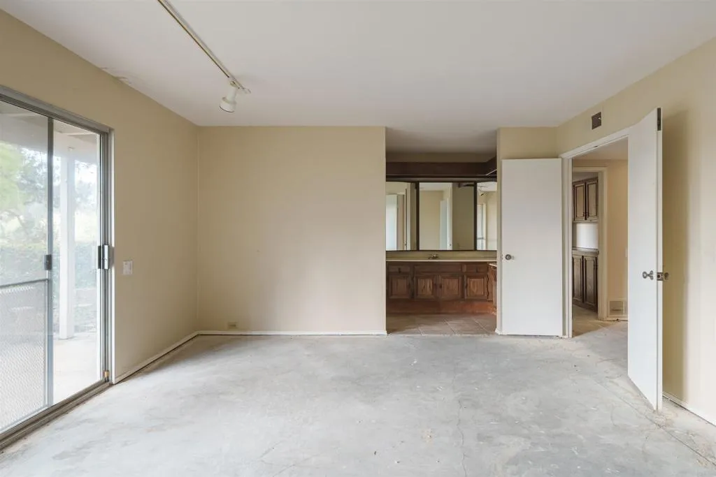 https://cdn.realtyfeed.com/cdn/127/306375039/badfcc2b4b8d5abcbf743de057d5a53d.webp