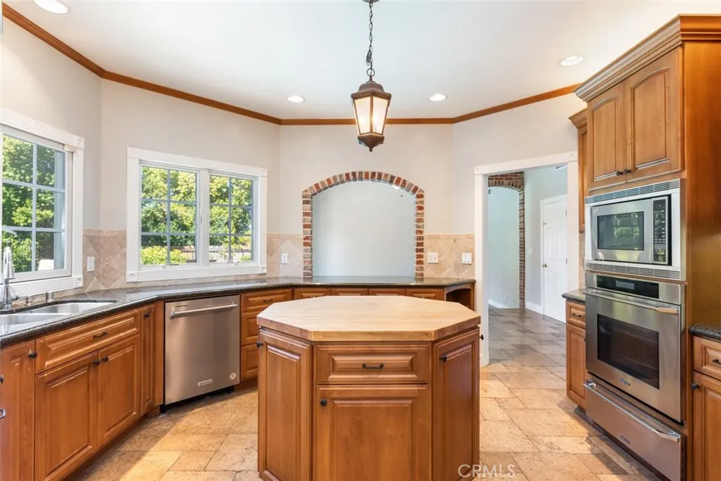 https://cdn.realtyfeed.com/cdn/127/306375061/0c803ca97bda91a29bd2ba5f895a00cc.webp