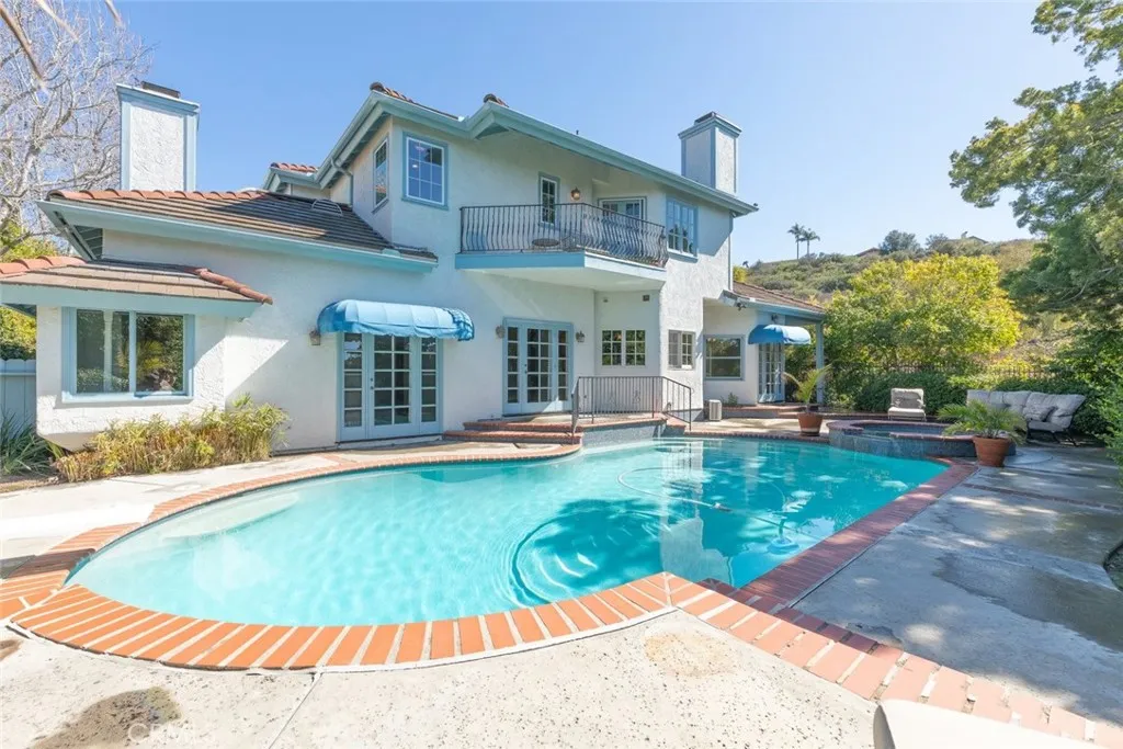 https://cdn.realtyfeed.com/cdn/127/306375061/12e367a9bea49af49fb8e8013f576eba.webp