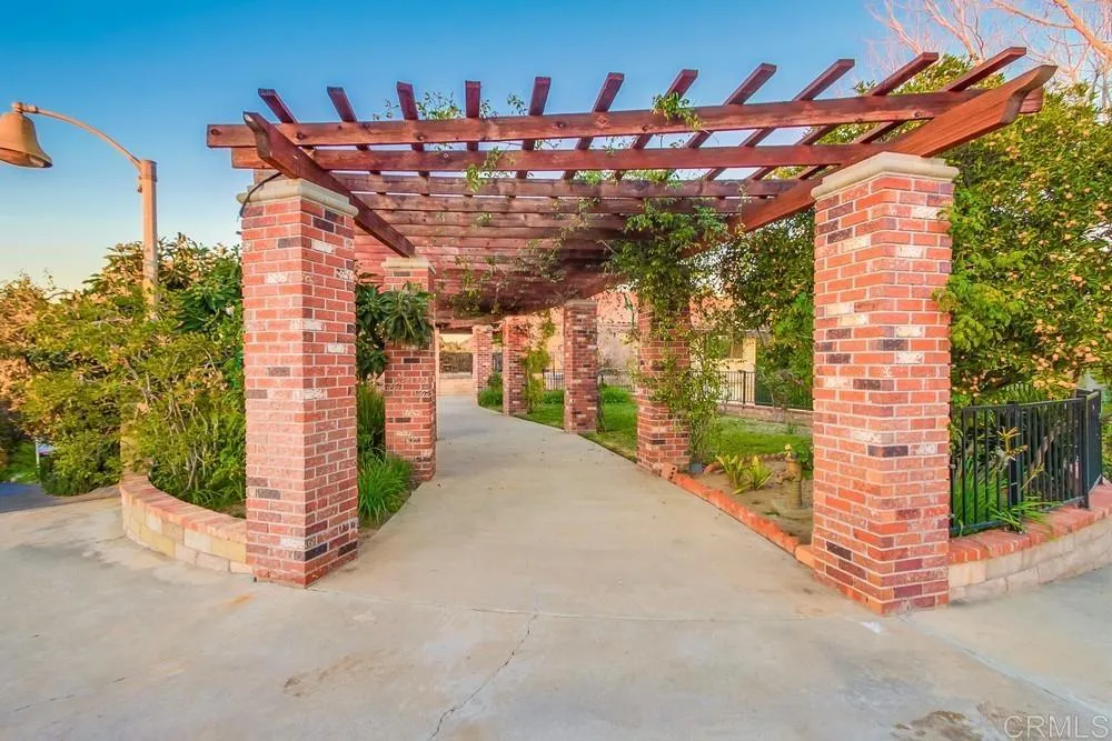 https://cdn.realtyfeed.com/cdn/127/306375111/09ee54c0f37a5b2af1d41fc938a87fd4.webp