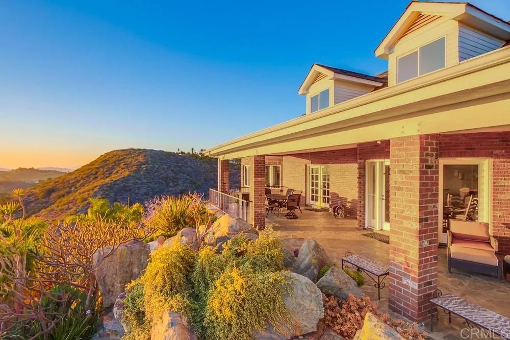 https://cdn.realtyfeed.com/cdn/127/306375111/2140fc4ca80d5931f242cbc18f12d972.webp