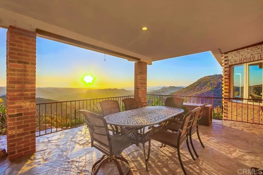 https://cdn.realtyfeed.com/cdn/127/306375111/586fdaaf85fb1843f6cc32ae486bba0d.webp