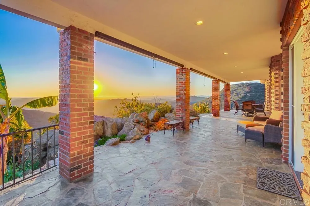 https://cdn.realtyfeed.com/cdn/127/306375111/8b0dafc08331ef4995f28b3f4ab2bd1b.webp