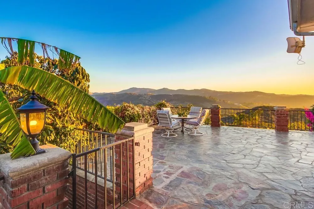 https://cdn.realtyfeed.com/cdn/127/306375111/988c7504deb922e08f6465b6f1b059ba.webp
