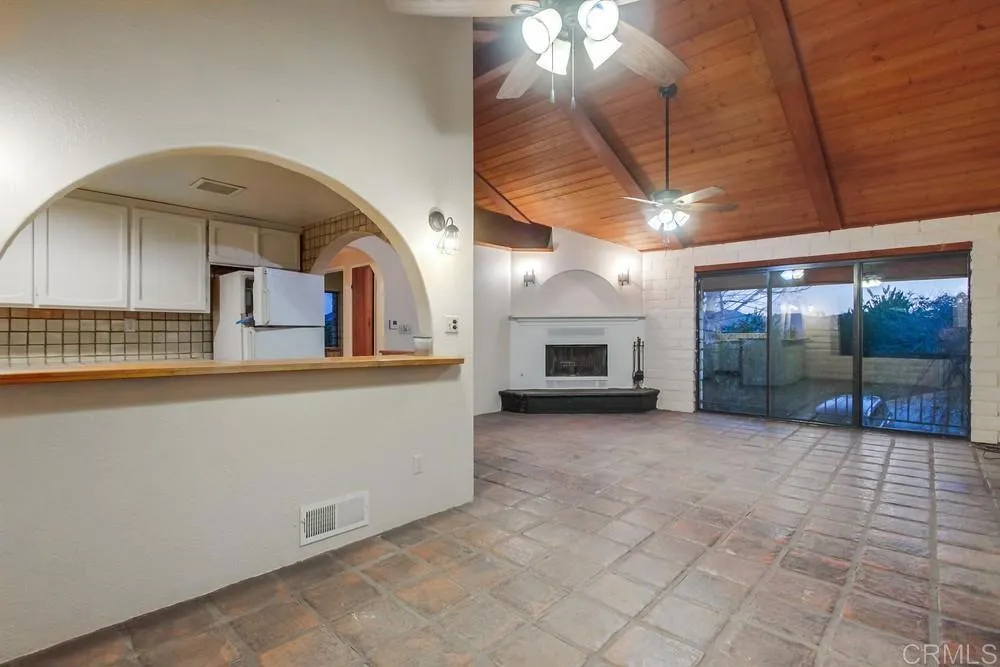 https://cdn.realtyfeed.com/cdn/127/306375111/c952784da941709b046b504a5d2ea6c4.webp