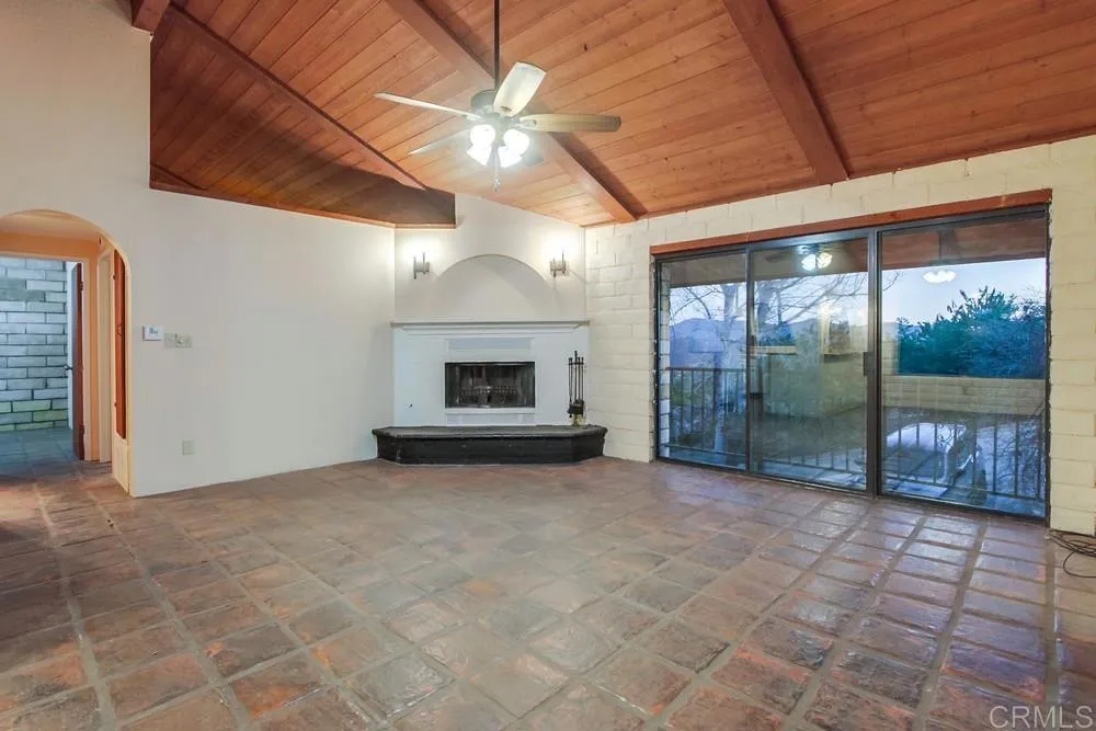 https://cdn.realtyfeed.com/cdn/127/306375111/cf0c91faa5eadb3a9f2d890472dce862.webp