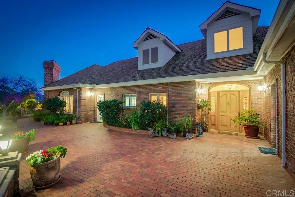https://cdn.realtyfeed.com/cdn/127/306375111/d355ef4d44e9e7af7b7f57856acc04f2.webp
