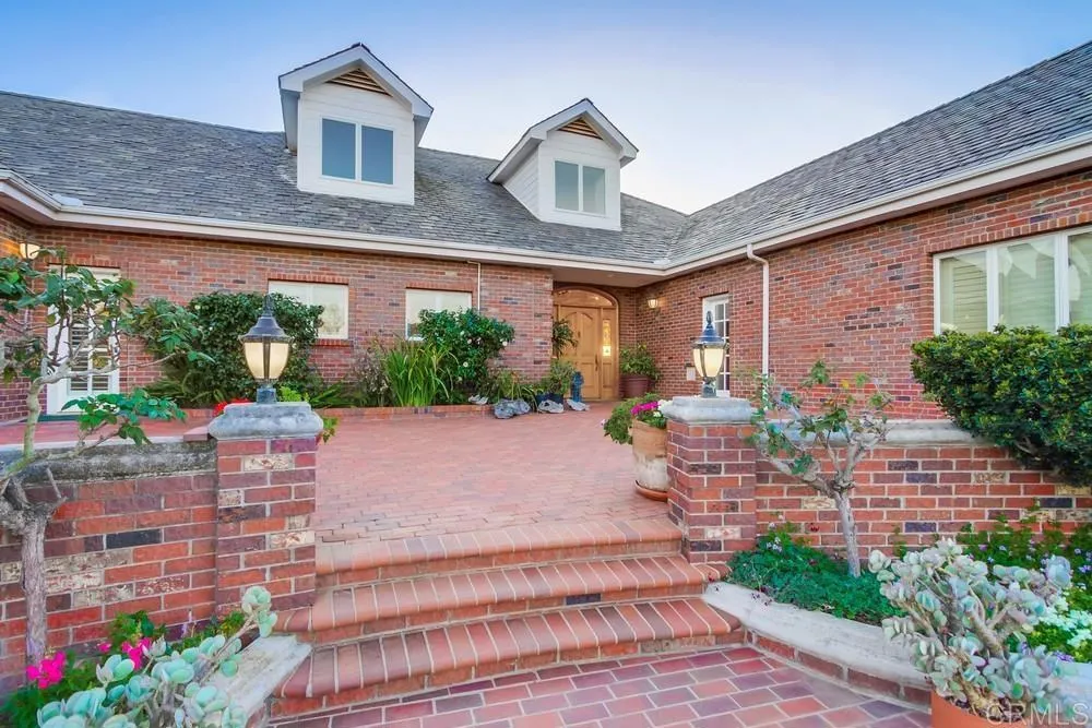 https://cdn.realtyfeed.com/cdn/127/306375111/d61202db8d4e55c37956cc07fa79c4dc.webp
