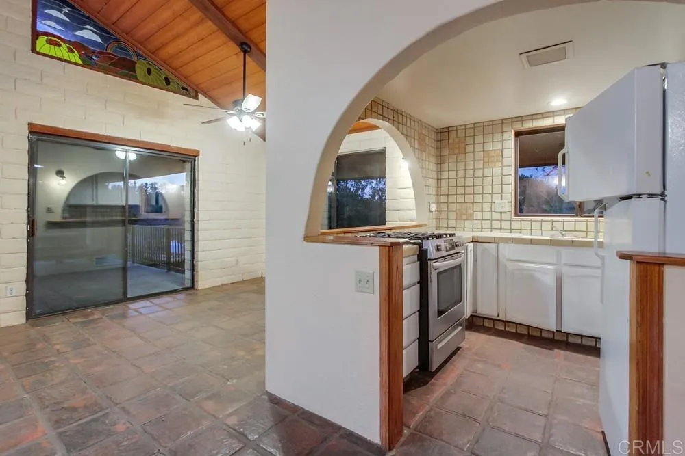 https://cdn.realtyfeed.com/cdn/127/306375111/d902704de9cab235ef9dbdbdaa771ce9.webp