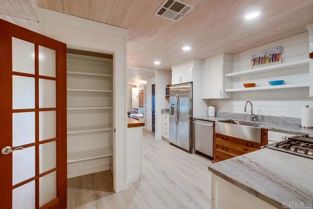 https://cdn.realtyfeed.com/cdn/127/306375286/a5a20e4d2be2f3418829bcc3554997b2.webp