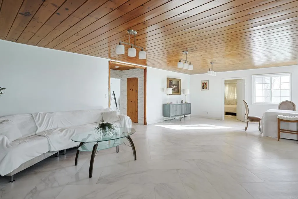 https://cdn.realtyfeed.com/cdn/127/306375420/02af990ee693d0cd19dbf859a9f28038.webp