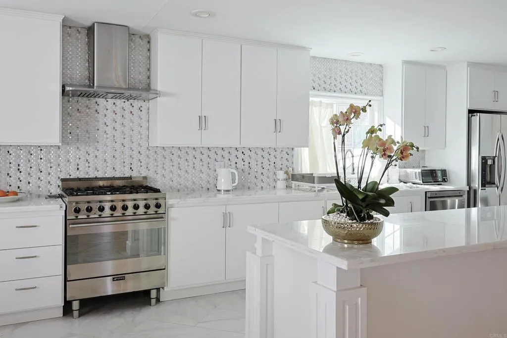 https://cdn.realtyfeed.com/cdn/127/306375420/1ddeb095aa1adee419ea7f87d340dbbf.webp