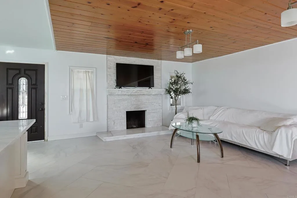 https://cdn.realtyfeed.com/cdn/127/306375420/4beb05ee71c68f8c21be8981ed058e0f.webp