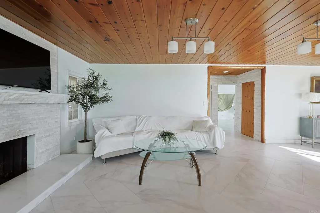 https://cdn.realtyfeed.com/cdn/127/306375420/8f01135b91ff6a56d6bbe7546d33f870.webp