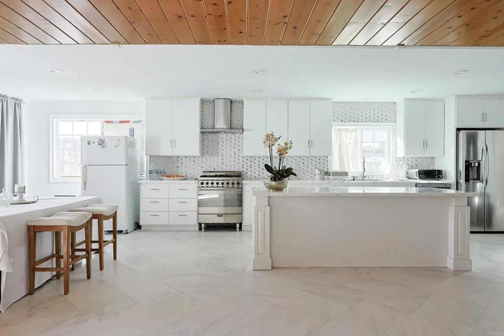 https://cdn.realtyfeed.com/cdn/127/306375420/cec989d633b7e03f1b67d2eb2b7a11cf.webp