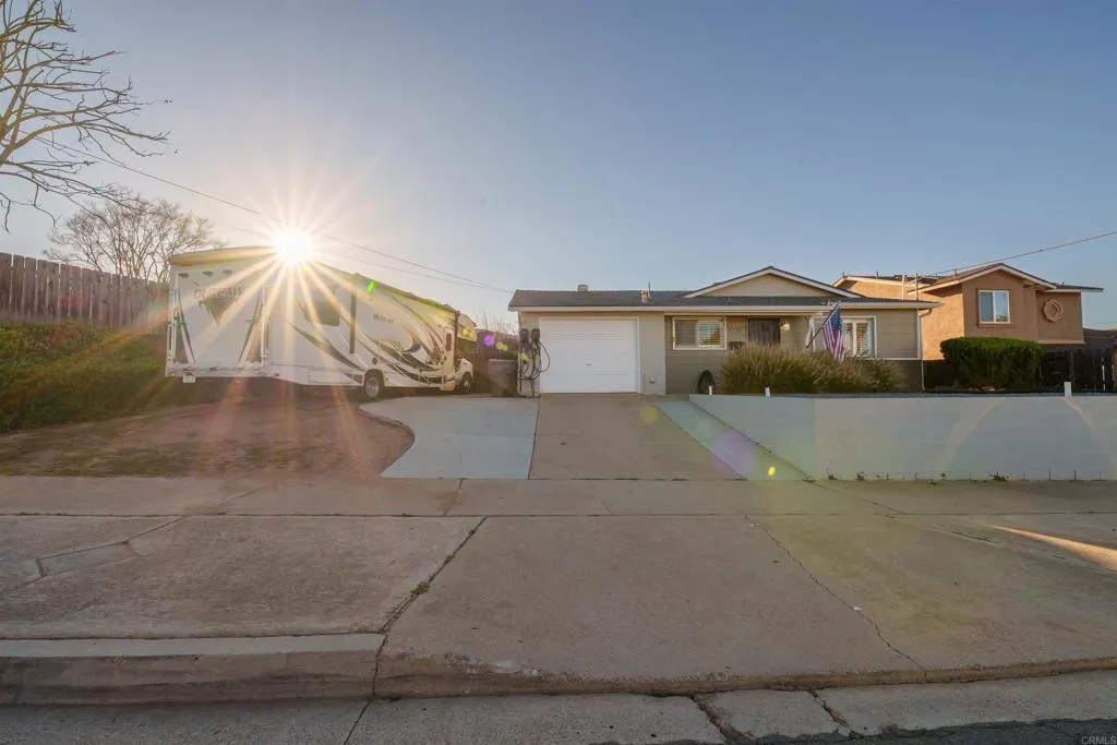 https://cdn.realtyfeed.com/cdn/127/306375968/c3cee3645e9b5a15b8198b150c471843.webp