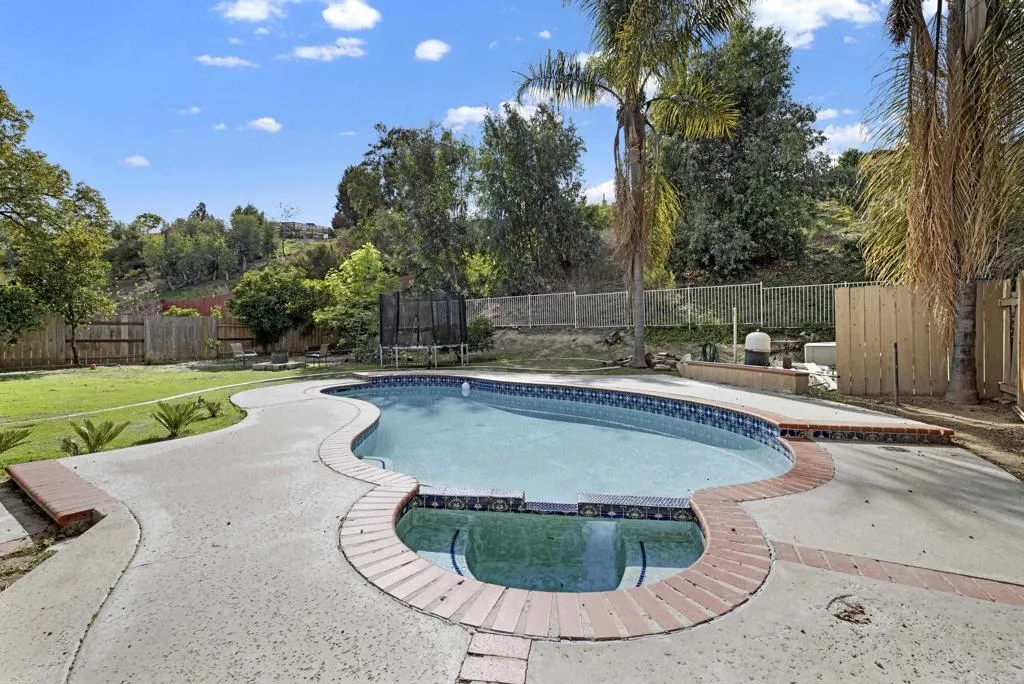 https://cdn.realtyfeed.com/cdn/127/306376255/b582eac950ae0682c22a6335ab295a61.webp