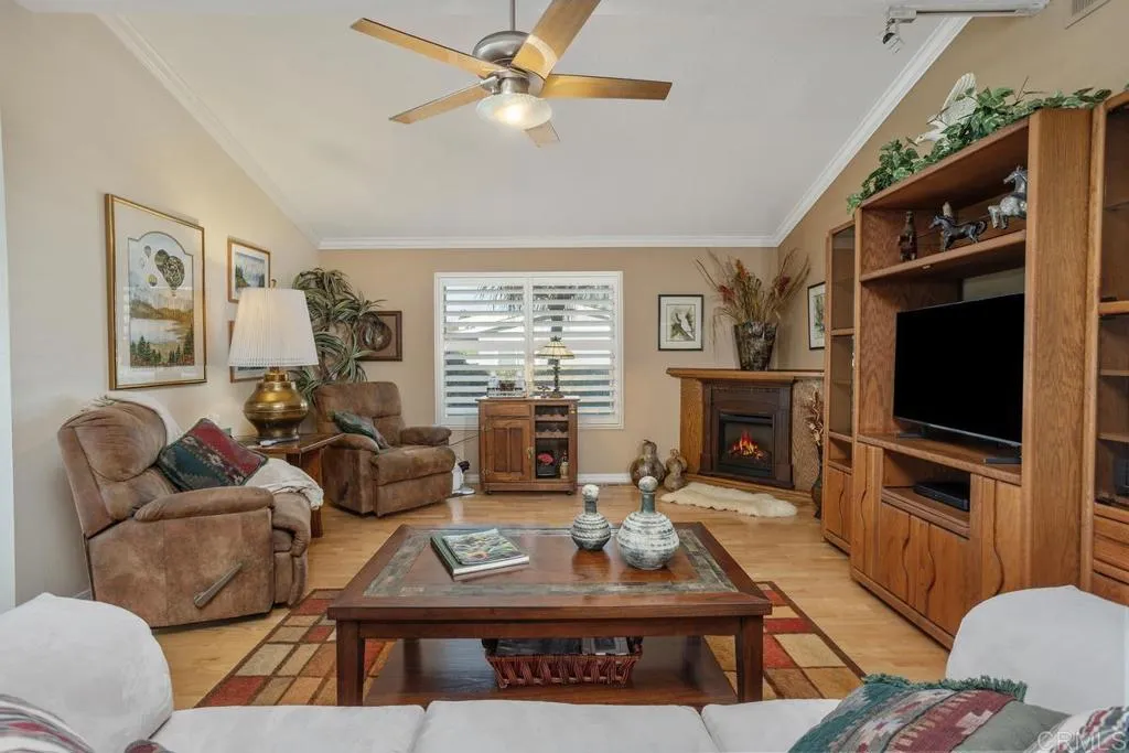 https://cdn.realtyfeed.com/cdn/127/306376508/04ab5066037f0d7f4b03294257acff4c.webp