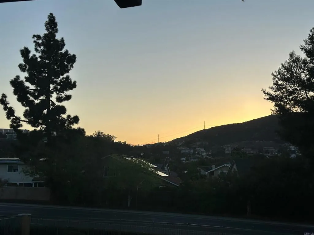 https://cdn.realtyfeed.com/cdn/127/306377094/c2b27285fbb74cb4bc41be55462fe1d5.webp