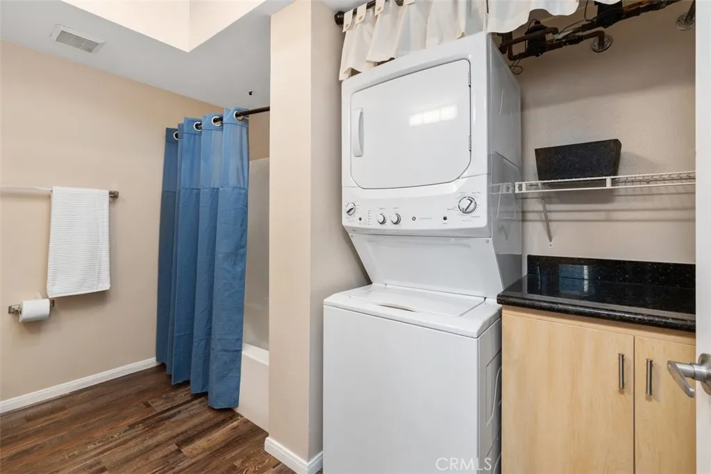 https://cdn.realtyfeed.com/cdn/127/306377171/0c2c2fb63c7e7c71df722e613d559a44.webp