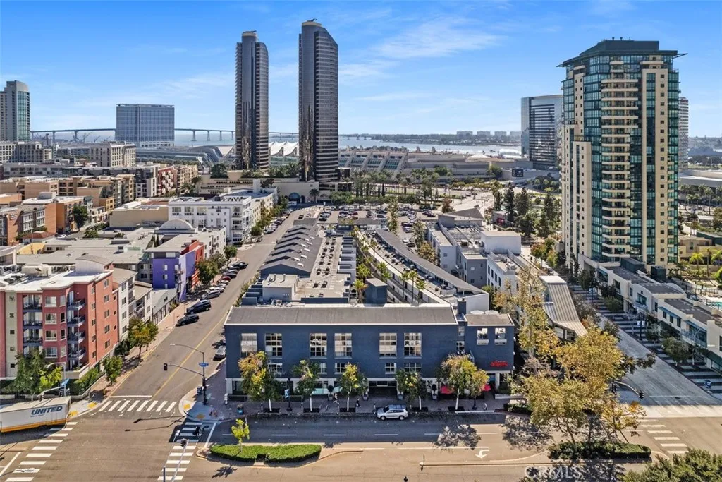 https://cdn.realtyfeed.com/cdn/127/306377171/a64c5b34a8bf6c80e0f9696347f54b35.webp