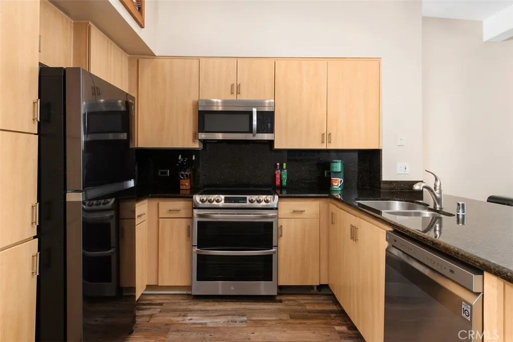 https://cdn.realtyfeed.com/cdn/127/306377171/f53bc56cfecc9b83c19e42ace2d3048b.webp
