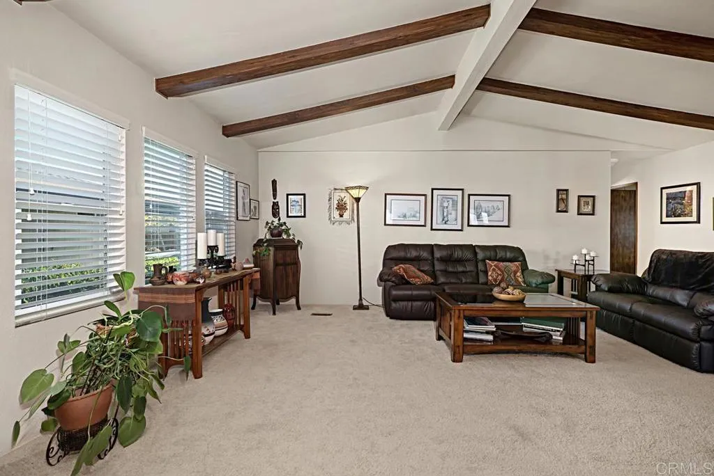 https://cdn.realtyfeed.com/cdn/127/306377658/aa08c04868c246bb5411f22295c2c550.webp