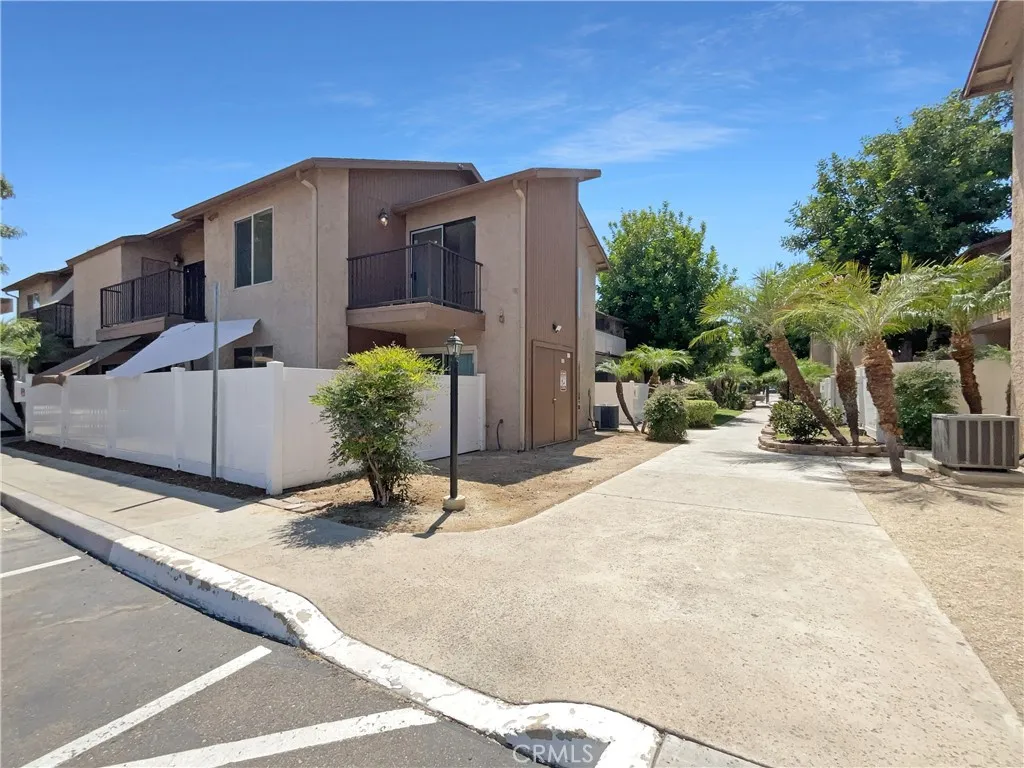 More Details about MLS # CV25045135 : 12750 LAUREL STREET UNIT 512