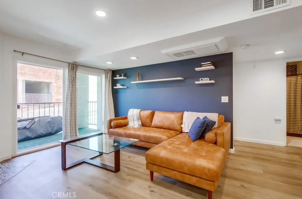 https://cdn.realtyfeed.com/cdn/127/306378217/e9fd5e5bdea1493a48e8d3c3aafd4ed6.webp